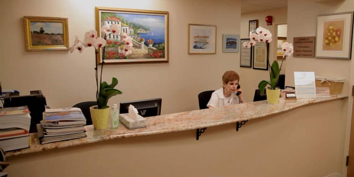 Michael Setzen Otolaryngology, PC great neck, manhattan: Reception desk